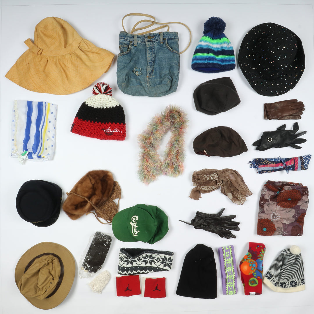 Stock accessori vintage Cappelli, Guanti, Fascie, Sciarpe ecc... 82pz